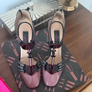 Valentino Garavani Black and Pink Striped Heels Pumps Heart
